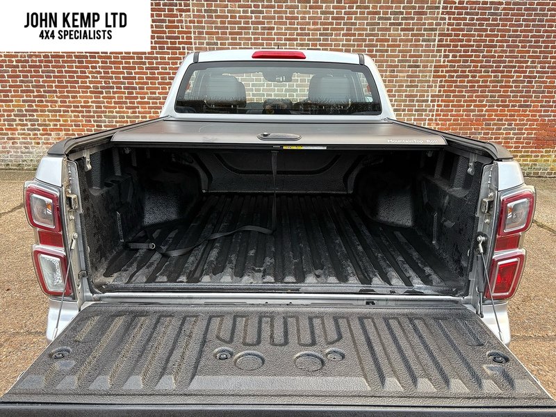 Isuzu 1.9 TD V-Cross Pickup Double Cab 4dr Diesel Auto 4WD Euro 6 (s/s) (164 ps)