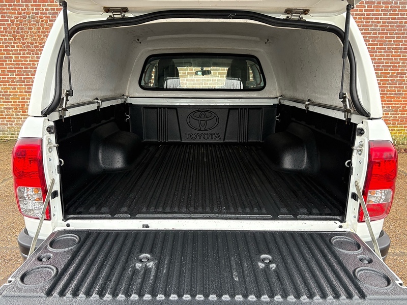 Toyota 2.4 D-4D Active Extra Pickup Extended Cab 4dr Diesel Manual 4WD Euro 6 (s/s) (150 ps)