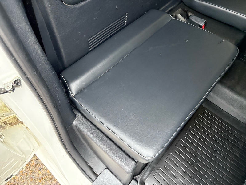 Toyota 2.4 D-4D Active Extra Pickup Extended Cab 4dr Diesel Manual 4WD Euro 6 (s/s) (150 ps)