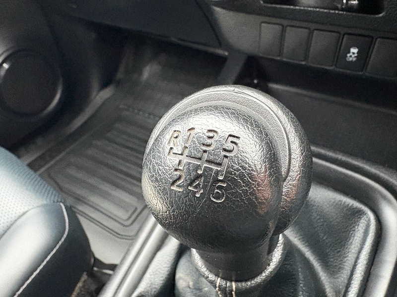 Toyota 2.4 D-4D Active Extra Pickup Extended Cab 4dr Diesel Manual 4WD Euro 6 (s/s) (150 ps)