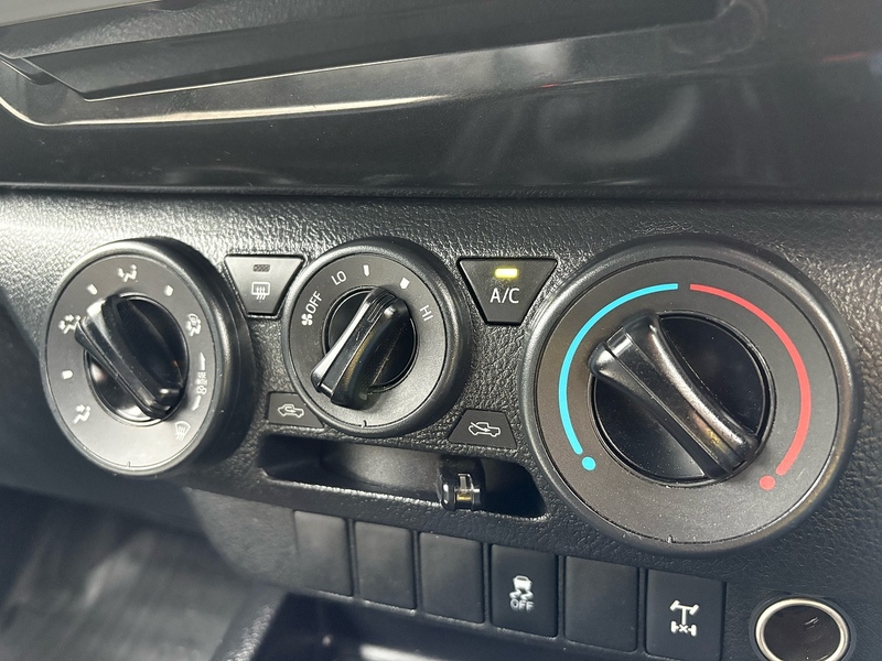 Toyota 2.4 D-4D Active Extra Pickup Extended Cab 4dr Diesel Manual 4WD Euro 6 (s/s) (150 ps)