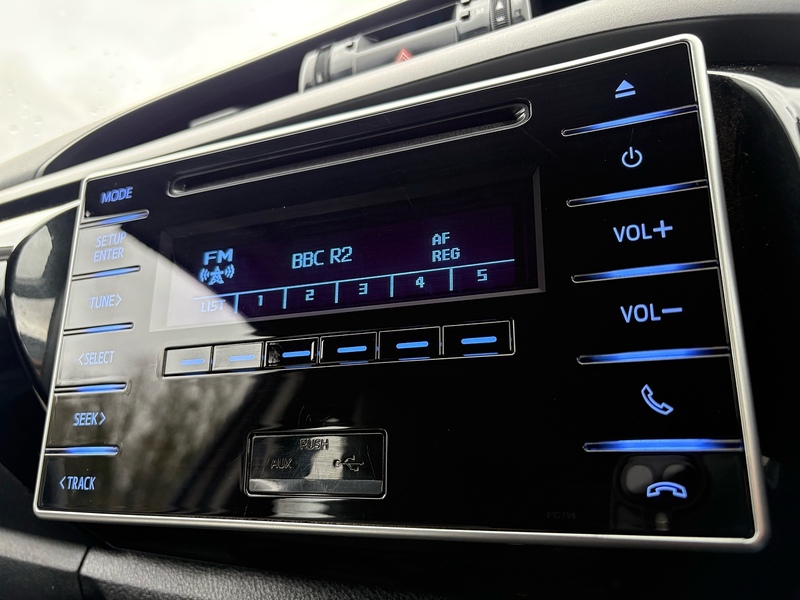 Toyota 2.4 D-4D Active Extra Pickup Extended Cab 4dr Diesel Manual 4WD Euro 6 (s/s) (150 ps)