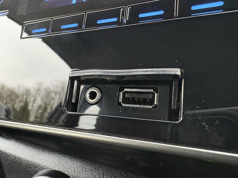 Toyota 2.4 D-4D Active Extra Pickup Extended Cab 4dr Diesel Manual 4WD Euro 6 (s/s) (150 ps)