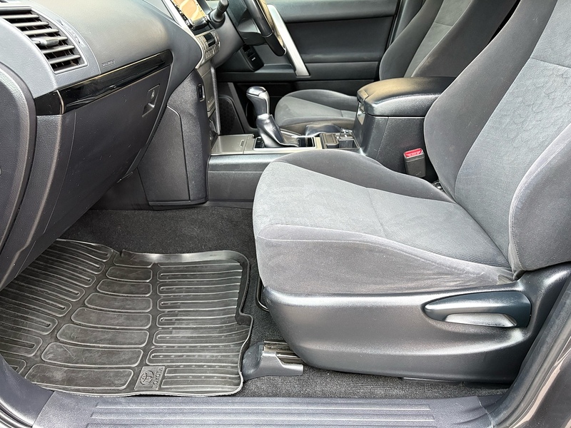 Toyota 2.8D Active (Navi) Panel Van 3dr Diesel Auto 4WD SWB Euro 6 (s/s) (204 ps)