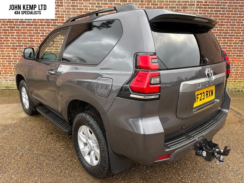 Toyota 2.8D Active (Navi) Panel Van 3dr Diesel Auto 4WD SWB Euro 6 (s/s) (204 ps)