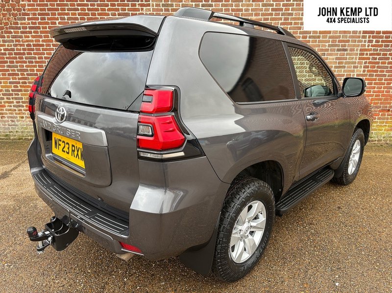 Toyota 2.8D Active (Navi) Panel Van 3dr Diesel Auto 4WD SWB Euro 6 (s/s) (204 ps)