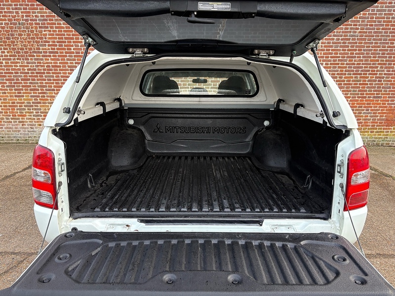 Mitsubishi DI-D DC 4Life Pickup 2.4 Manual Diesel