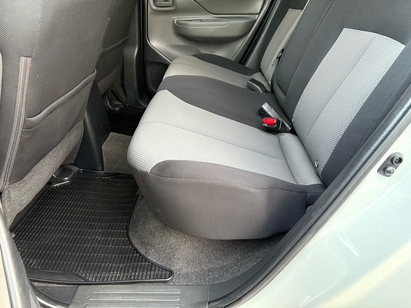 Mitsubishi DI-D DC 4Life Pickup 2.4 Manual Diesel