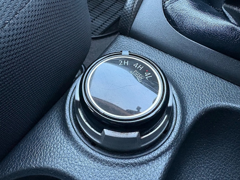 Mitsubishi DI-D DC 4Life Pickup 2.4 Manual Diesel