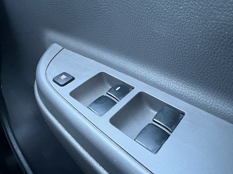 Mitsubishi DI-D DC 4Life Pickup 2.4 Manual Diesel