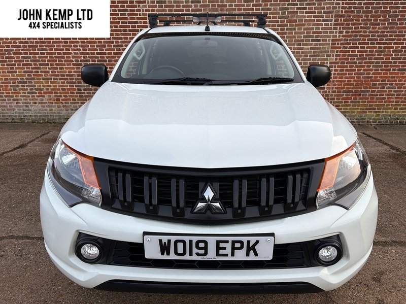 Mitsubishi DI-D DC 4Life Pickup 2.4 Manual Diesel