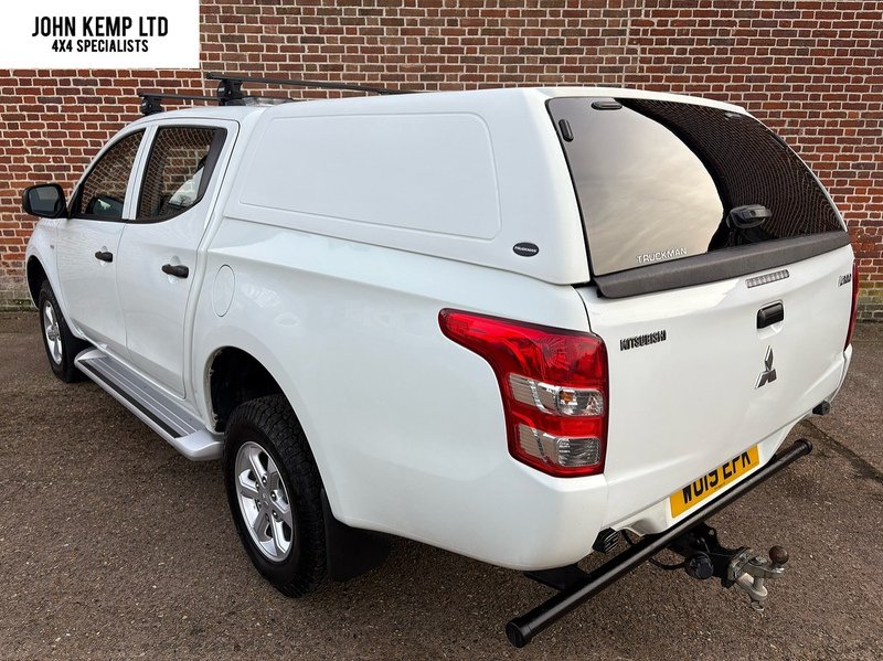 Mitsubishi DI-D DC 4Life Pickup 2.4 Manual Diesel