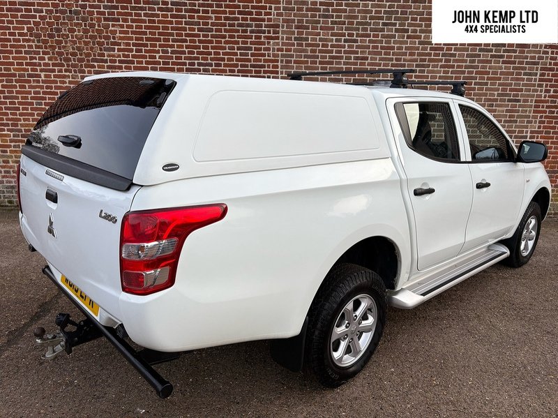 Mitsubishi DI-D DC 4Life Pickup 2.4 Manual Diesel