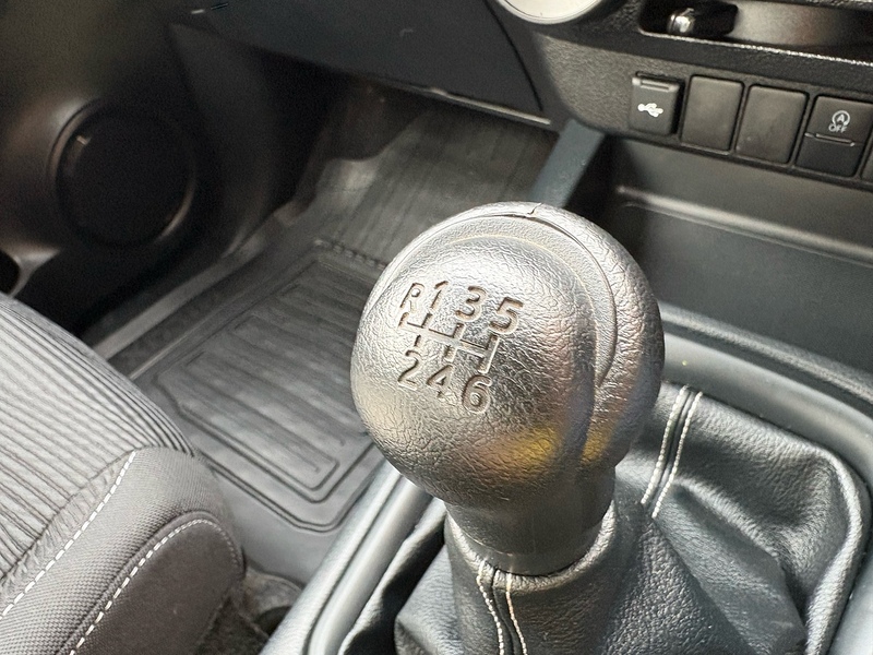 Toyota 2.4 D-4D Active Extra Pickup Extended Cab 4dr Diesel Manual 4WD Euro 6 (s/s) (150 ps)