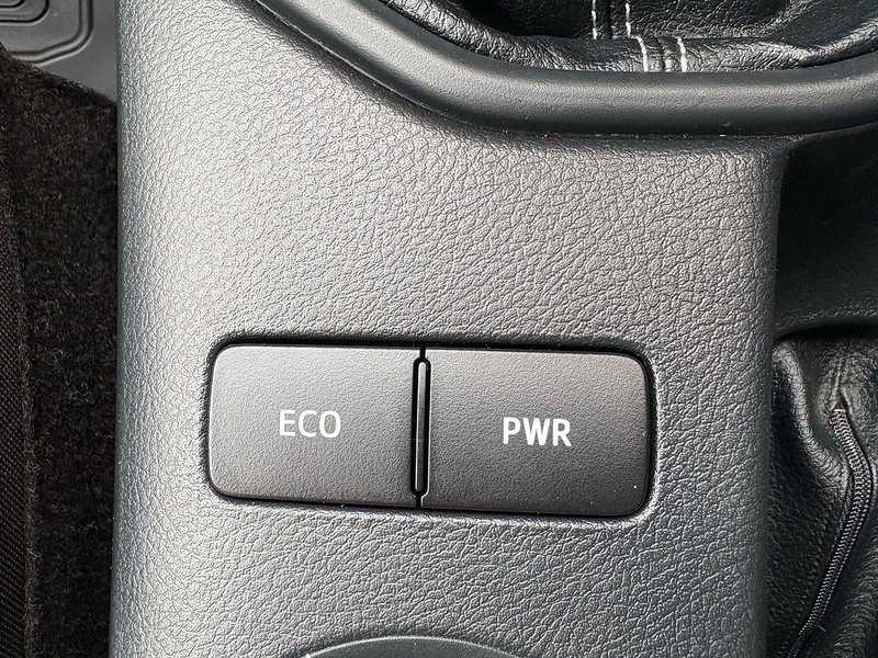 Toyota 2.4 D-4D Active Extra Pickup Extended Cab 4dr Diesel Manual 4WD Euro 6 (s/s) (150 ps)