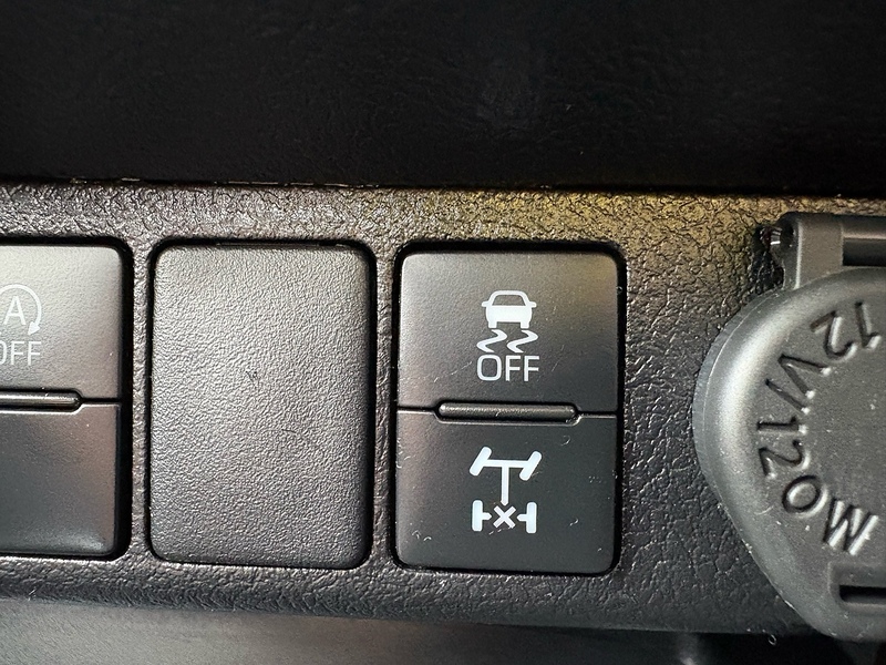 Toyota 2.4 D-4D Active Extra Pickup Extended Cab 4dr Diesel Manual 4WD Euro 6 (s/s) (150 ps)