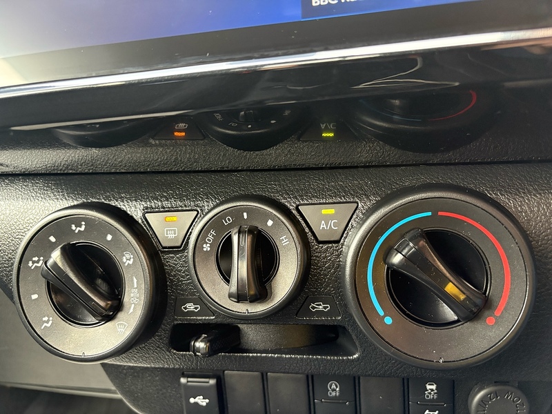 Toyota 2.4 D-4D Active Extra Pickup Extended Cab 4dr Diesel Manual 4WD Euro 6 (s/s) (150 ps)