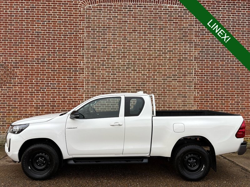 Toyota 2.4 D-4D Active Extra Pickup Extended Cab 4dr Diesel Manual 4WD Euro 6 (s/s) (150 ps)