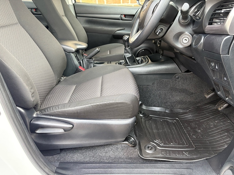 Toyota 2.4 D-4D Active Pickup Double Cab 4dr Diesel Manual 4WD Euro 6 (s/s) (150 ps)