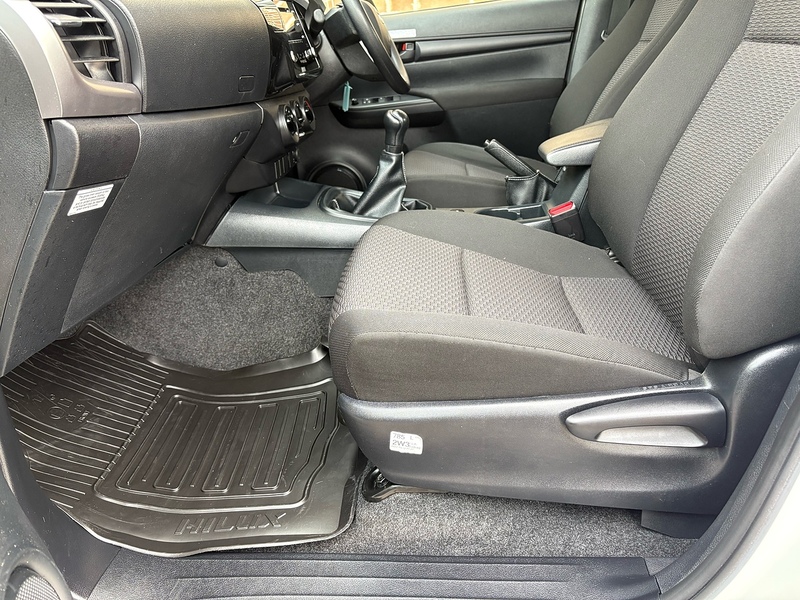 Toyota 2.4 D-4D Active Pickup Double Cab 4dr Diesel Manual 4WD Euro 6 (s/s) (150 ps)