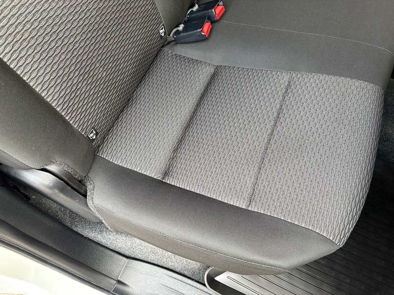 Toyota 2.4 D-4D Active Pickup Double Cab 4dr Diesel Manual 4WD Euro 6 (s/s) (150 ps)