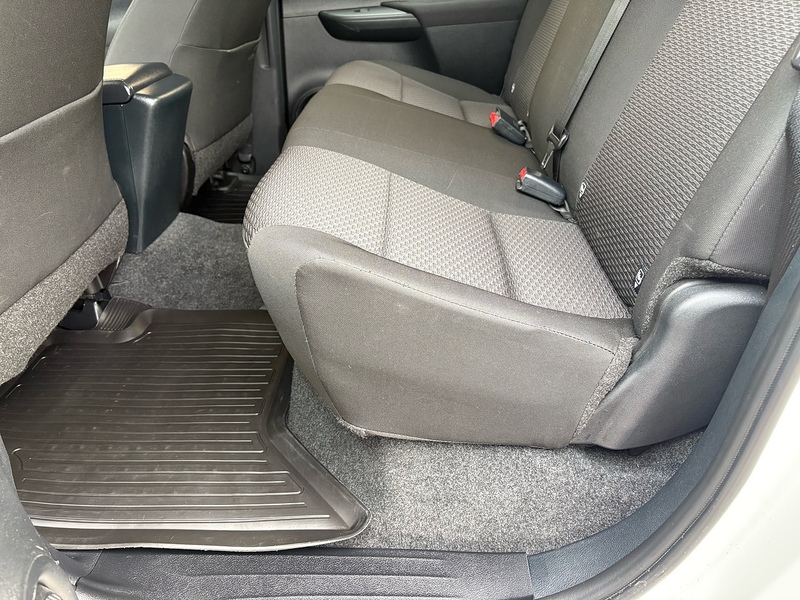 Toyota 2.4 D-4D Active Pickup Double Cab 4dr Diesel Manual 4WD Euro 6 (s/s) (150 ps)