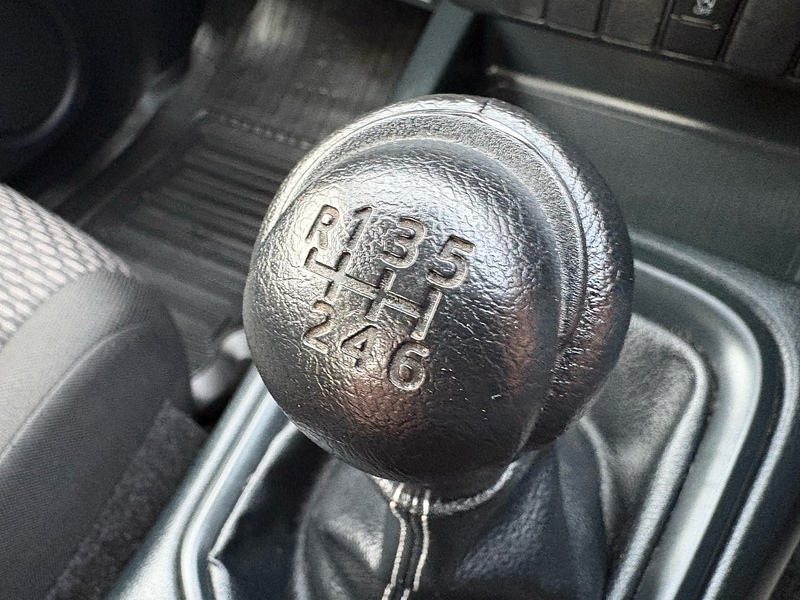 Toyota 2.4 D-4D Active Pickup Double Cab 4dr Diesel Manual 4WD Euro 6 (s/s) (150 ps)