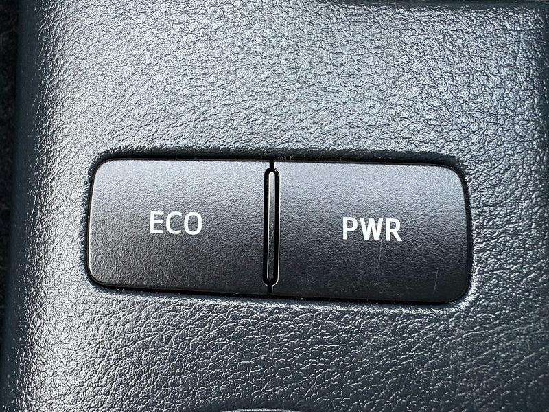 Toyota 2.4 D-4D Active Pickup Double Cab 4dr Diesel Manual 4WD Euro 6 (s/s) (150 ps)