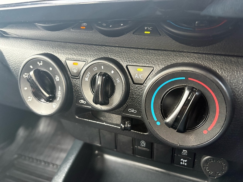 Toyota 2.4 D-4D Active Pickup Double Cab 4dr Diesel Manual 4WD Euro 6 (s/s) (150 ps)