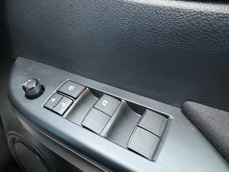 Toyota 2.4 D-4D Active Pickup Double Cab 4dr Diesel Manual 4WD Euro 6 (s/s) (150 ps)