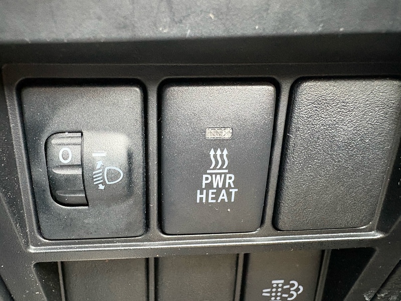 Toyota 2.4 D-4D Active Pickup Double Cab 4dr Diesel Manual 4WD Euro 6 (s/s) (150 ps)