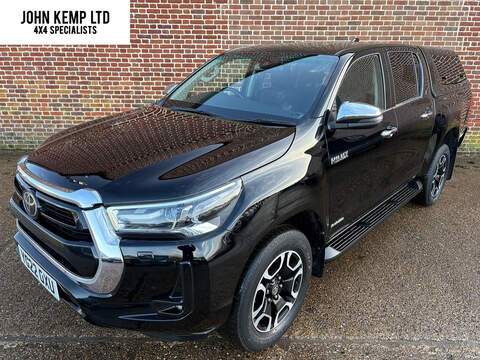 2.4 D-4D Invincible Pickup Double Cab 4dr Diesel Manual 4WD Euro 6 (s/s) (150 ps)