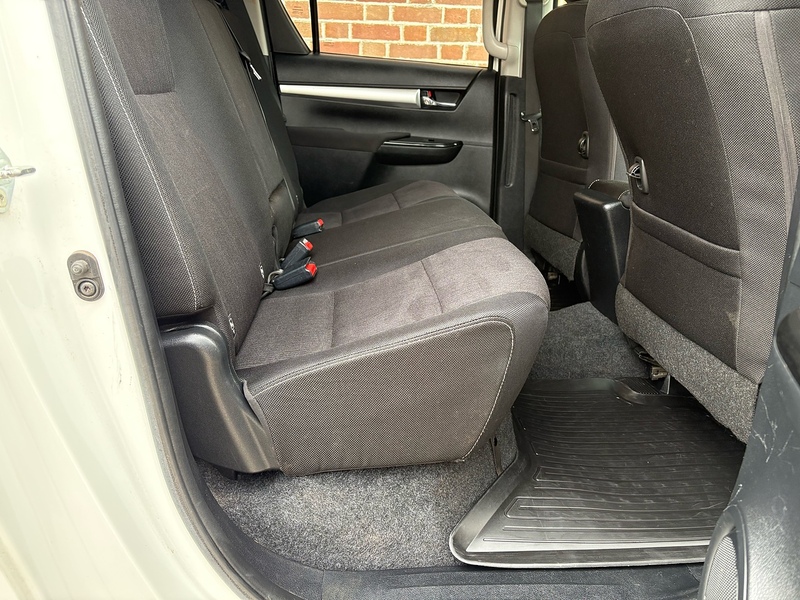 Toyota 2.4 D-4D Icon Pickup Double Cab 4dr Diesel Manual 4WD Euro 6 (TSS, 3.5t) (150 ps)