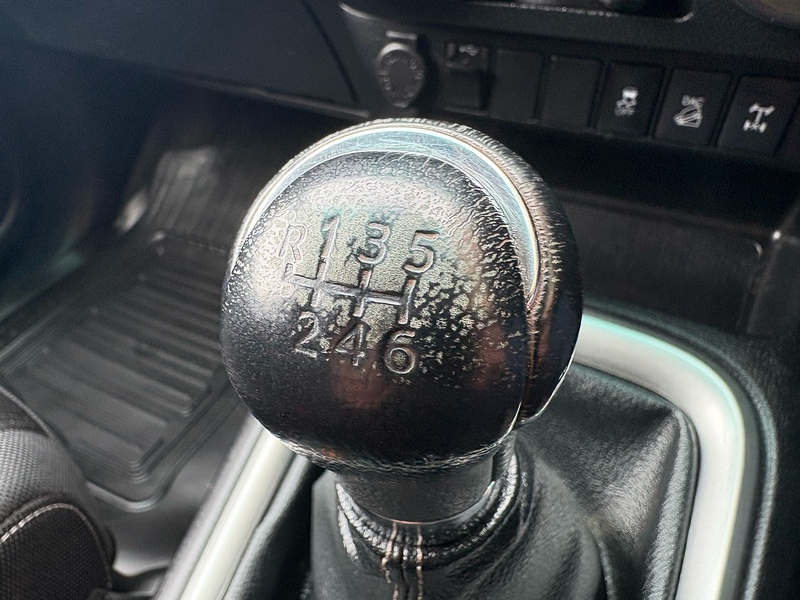 Toyota 2.4 D-4D Icon Pickup Double Cab 4dr Diesel Manual 4WD Euro 6 (TSS, 3.5t) (150 ps)