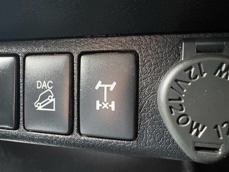 Toyota 2.4 D-4D Icon Pickup Double Cab 4dr Diesel Manual 4WD Euro 6 (TSS, 3.5t) (150 ps)