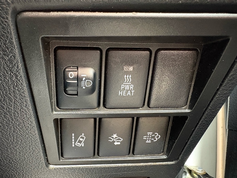 Toyota 2.4 D-4D Icon Pickup Double Cab 4dr Diesel Manual 4WD Euro 6 (TSS, 3.5t) (150 ps)