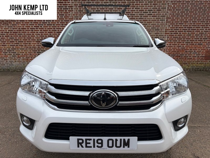 Toyota 2.4 D-4D Icon Pickup Double Cab 4dr Diesel Manual 4WD Euro 6 (TSS, 3.5t) (150 ps)