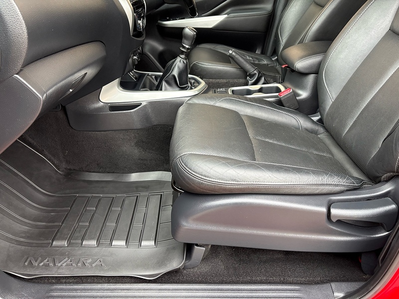 Nissan 2.3 dCi Tekna Pickup Double Cab 4dr Diesel Manual 4WD Euro 6 (190 ps)