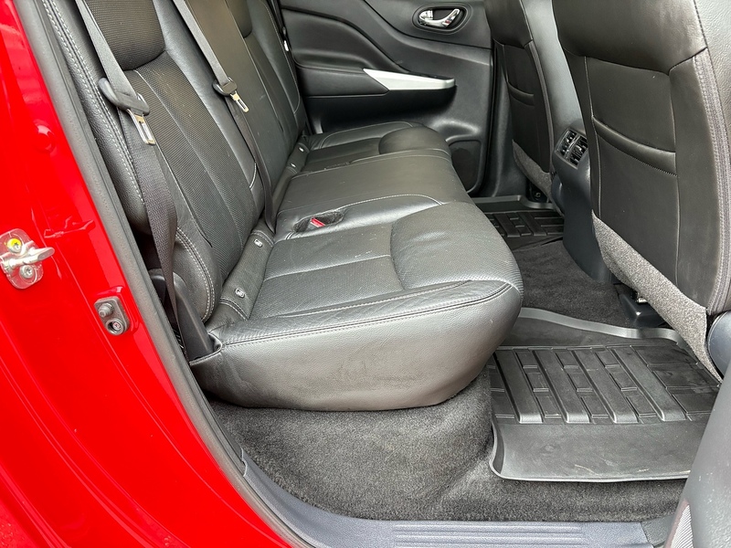 Nissan 2.3 dCi Tekna Pickup Double Cab 4dr Diesel Manual 4WD Euro 6 (190 ps)