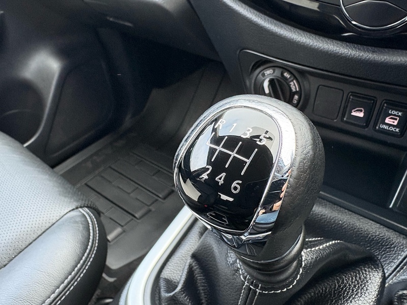 Nissan 2.3 dCi Tekna Pickup Double Cab 4dr Diesel Manual 4WD Euro 6 (190 ps)