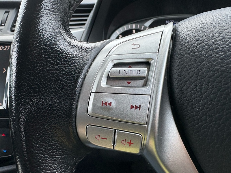 Nissan 2.3 dCi Tekna Pickup Double Cab 4dr Diesel Manual 4WD Euro 6 (190 ps)