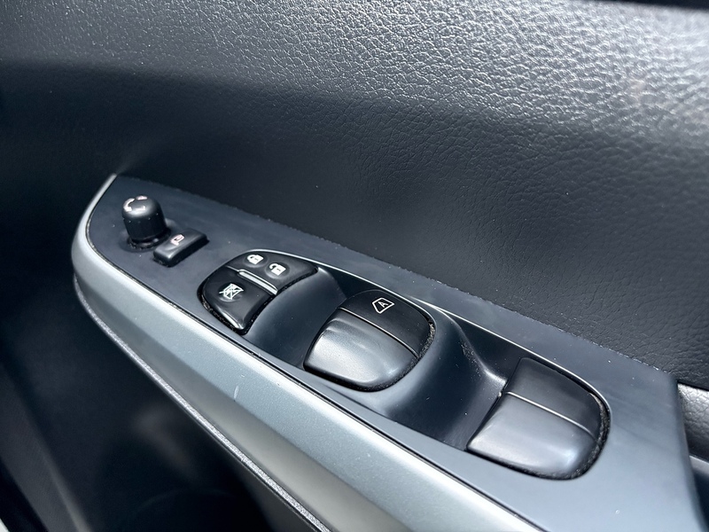 Nissan 2.3 dCi Tekna Pickup Double Cab 4dr Diesel Manual 4WD Euro 6 (190 ps)