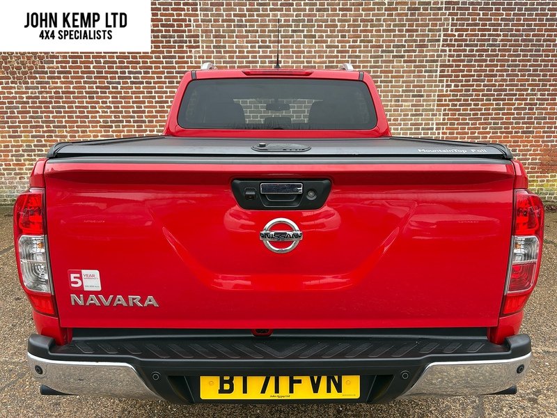 Nissan 2.3 dCi Tekna Pickup Double Cab 4dr Diesel Manual 4WD Euro 6 (190 ps)