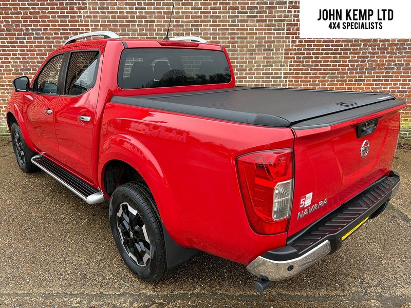 Nissan 2.3 dCi Tekna Pickup Double Cab 4dr Diesel Manual 4WD Euro 6 (190 ps)