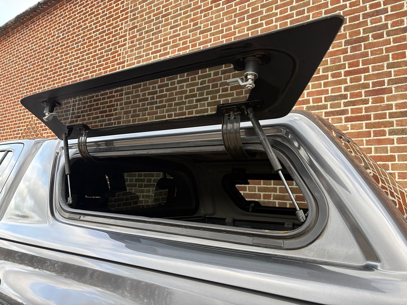 Toyota 2.4 D-4D Invincible X Pickup Double Cab 4dr Diesel Auto 4WD Euro 6 (s/s) (TSS) (150 ps)