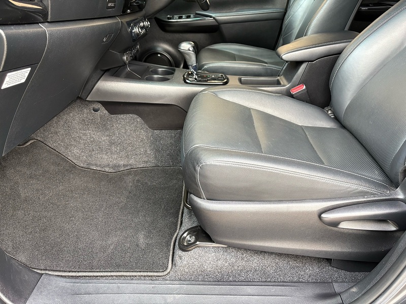 Toyota 2.4 D-4D Invincible X Pickup Double Cab 4dr Diesel Auto 4WD Euro 6 (s/s) (TSS) (150 ps)