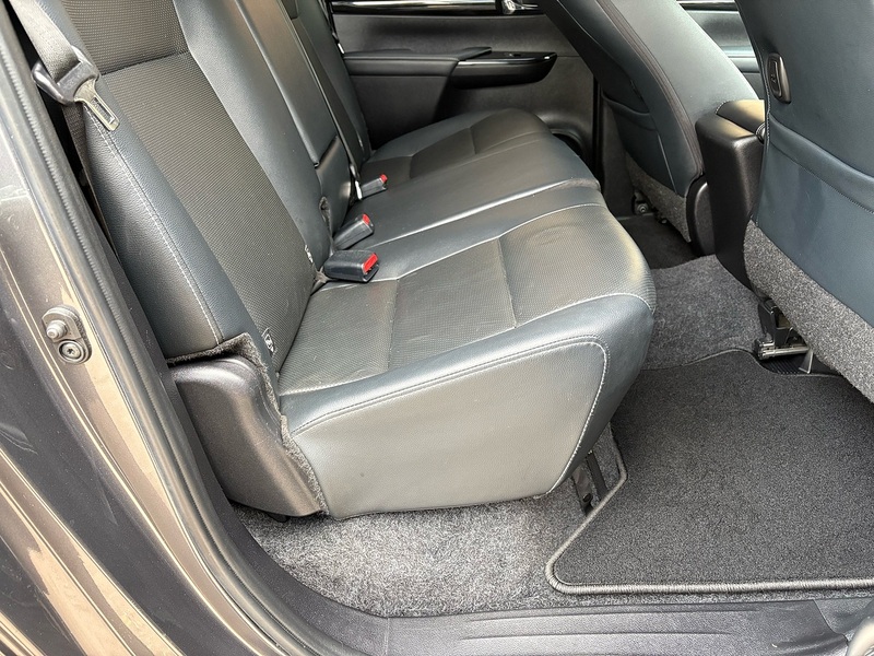 Toyota 2.4 D-4D Invincible X Pickup Double Cab 4dr Diesel Auto 4WD Euro 6 (s/s) (TSS) (150 ps)