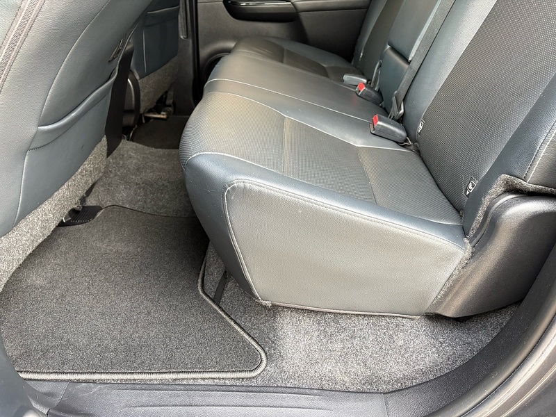 Toyota 2.4 D-4D Invincible X Pickup Double Cab 4dr Diesel Auto 4WD Euro 6 (s/s) (TSS) (150 ps)