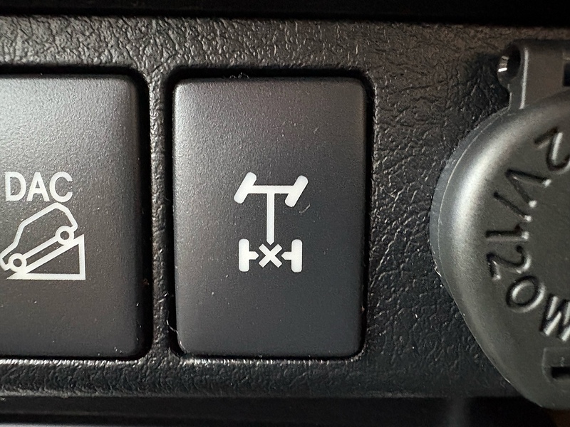 Toyota 2.4 D-4D Invincible X Pickup Double Cab 4dr Diesel Auto 4WD Euro 6 (s/s) (TSS) (150 ps)