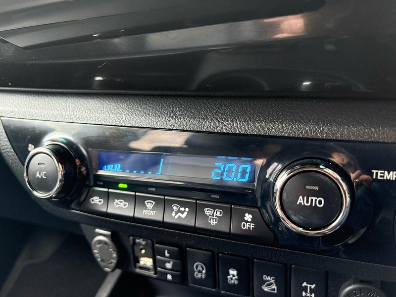 Toyota 2.4 D-4D Invincible X Pickup Double Cab 4dr Diesel Auto 4WD Euro 6 (s/s) (TSS) (150 ps)